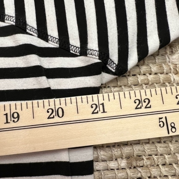 ST.JOHN Luxury Viscose Black And White Striped Tunic Top With Cowl Neck - Picture 16 of 16